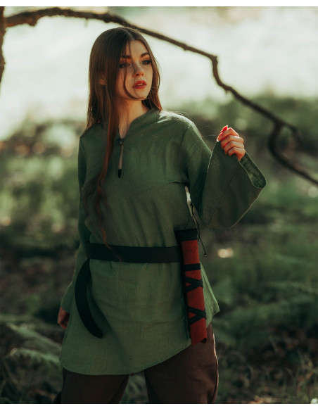 Medieval blouse in linen model...