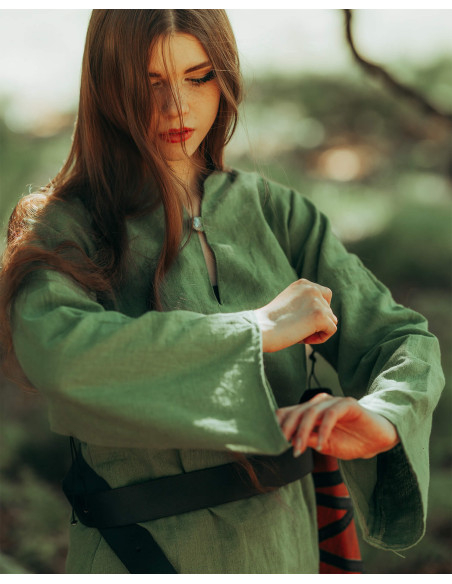 Medieval blouse in linen model...