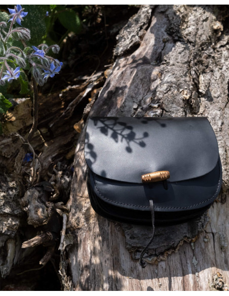 Double medieval leather bag model... Double medieval leather bag model...