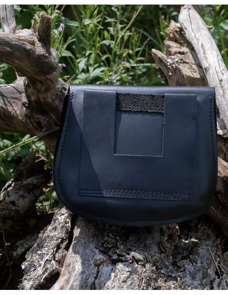 Double medieval leather bag model... Double medieval leather bag model...