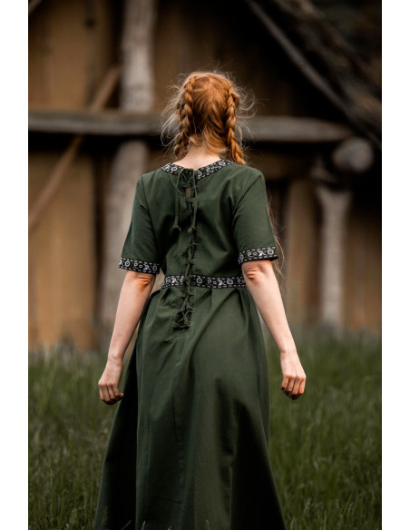 Medieval dress woman Enin