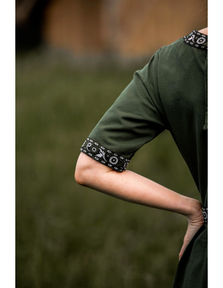 Medieval dress woman Enin