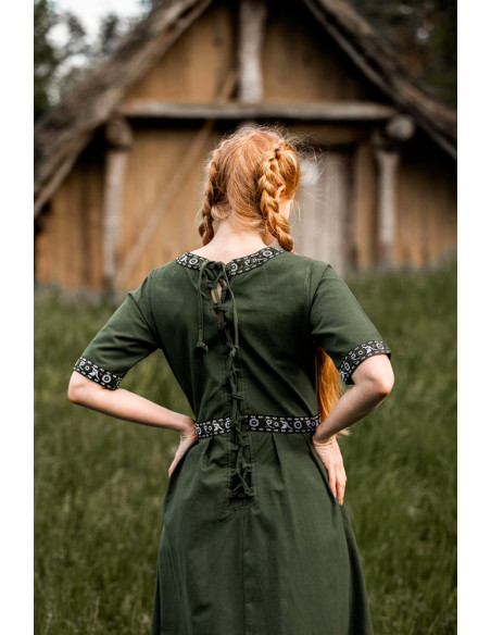 Medieval dress woman Enin