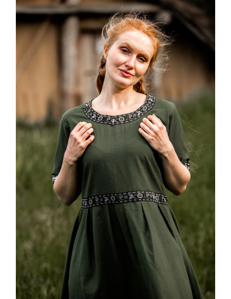 Medieval dress woman Enin