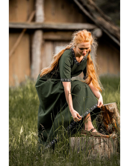 Medieval dress woman Enin