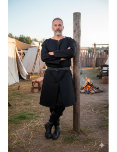 Medieval Dakan tunic in black 2