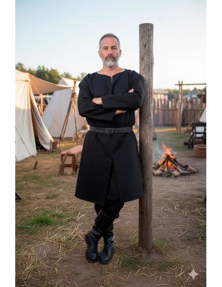 Medieval Dakan tunic in black