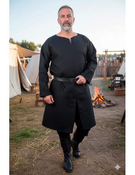 Medieval Dakan tunic in black