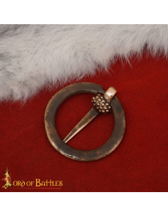 Medieval Nordic Brooch ring-shaped with engravings,... 2
