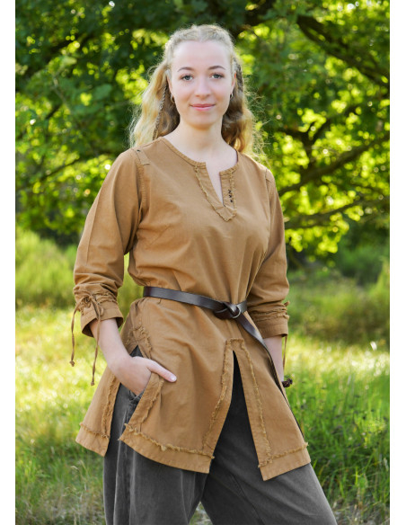 Medieval brown tunic model Yrsa, worn... Medieval brown tunic model Yrsa, worn...