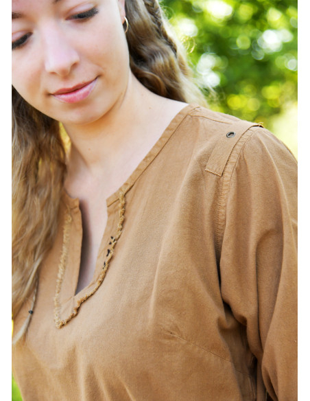 Medieval brown tunic model Yrsa, worn... Medieval brown tunic model Yrsa, worn...