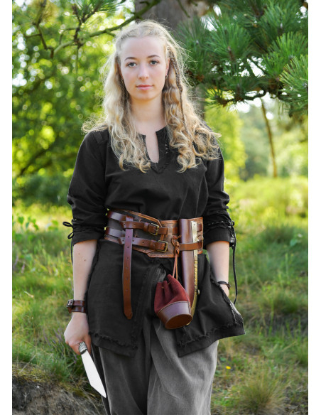 Medieval brown tunic model Yrsa, worn... Medieval brown tunic model Yrsa, worn...