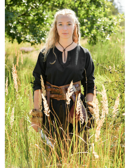 Medieval brown tunic model Yrsa, worn... Medieval brown tunic model Yrsa, worn...