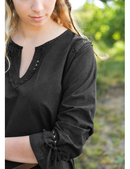 Medieval brown tunic model Yrsa, worn... Medieval brown tunic model Yrsa, worn...