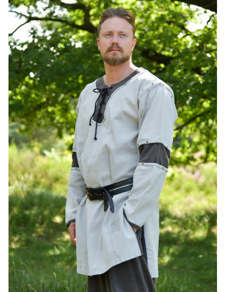 Medieval gray worn-out tunic model... Medieval gray worn-out tunic model...