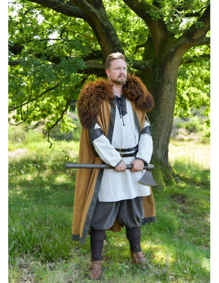 Medieval gray worn-out tunic model... Medieval gray worn-out tunic model...