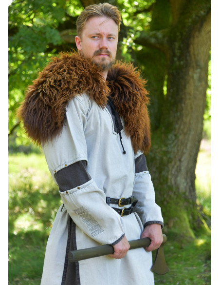 Medieval gray worn-out tunic model... Medieval gray worn-out tunic model...