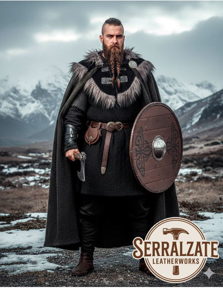 Evaristo Collar Black Cape with Gray Fur