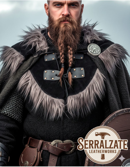 Evaristo Collar Black Cape with Gray Fur