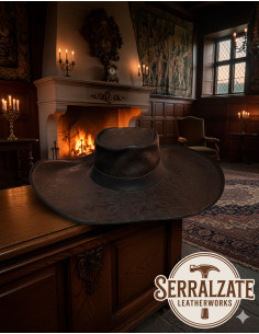 Medieval leather hat Deluxe model Alatriste, brown color