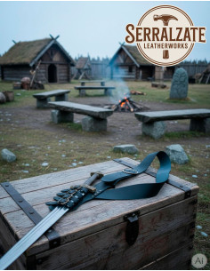 Adjustable cross-shoulder belt holster in black 2