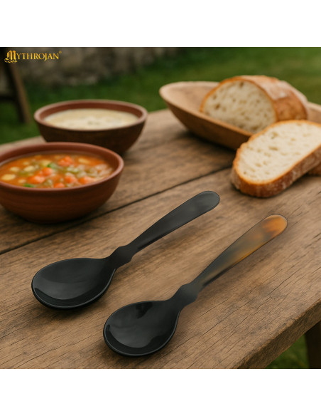 Set of 2 medieval horns made from ox... Set of 2 medieval horns made from ox...