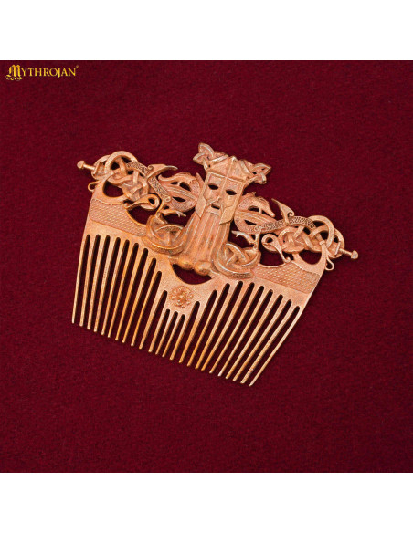Viking comb in bronze with leather... Viking comb in bronze with leather...