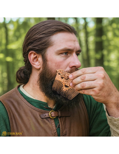 Viking comb in bronze with leather... Viking comb in bronze with leather...