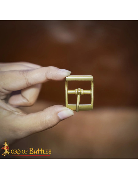 Small medieval buckle in solid brass... Small medieval buckle in solid brass...