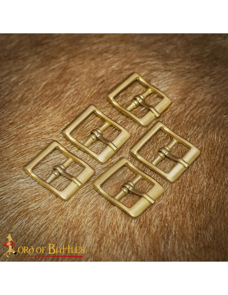 Small medieval buckle in solid brass... Small medieval buckle in solid brass...