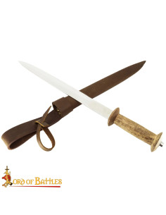 Medieval Rondel: Wooden Grip and Leather Scabbard 2