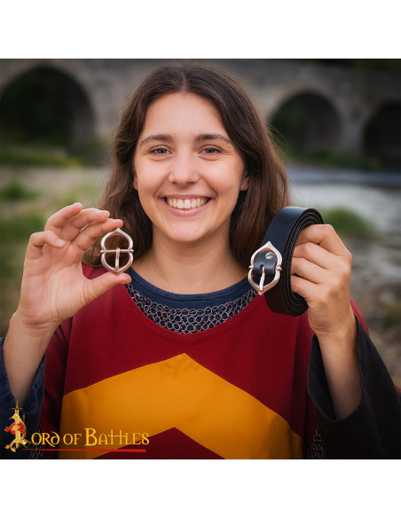 Medieval Belt Buckle in Polished Bronze