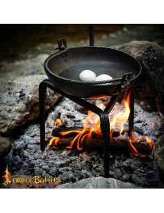 Medieval Tripod for Fire in Hand-Forged Iron (23.4x22.8 cm.) 2