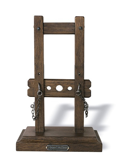 Medieval pillory (28x11x18 cms.)