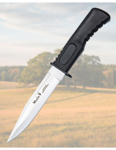 Muela Knife with Black Rubber Handle and Leather Sheath
