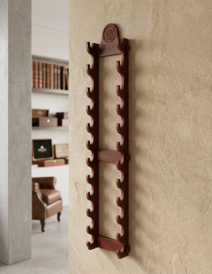 Exhibitor 12 pistols to hang (146 cms.)