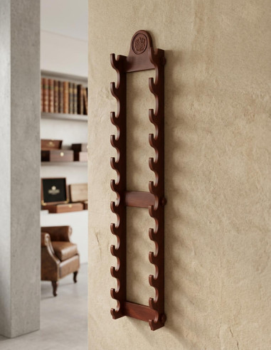 Exhibitor 12 pistols to hang (146 cms.)