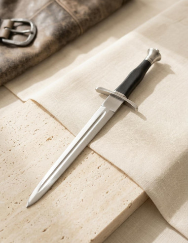 Arming combat dagger