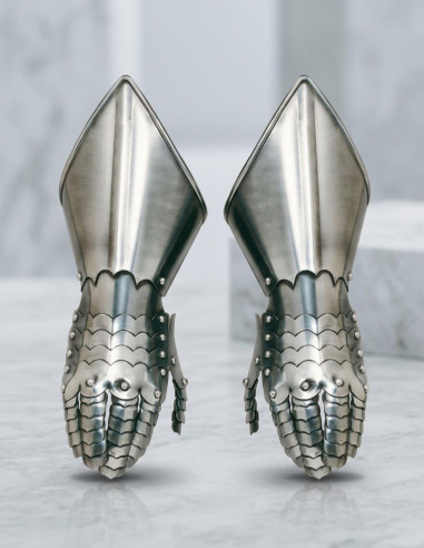Pair of plain gauntlets (NON-functional)