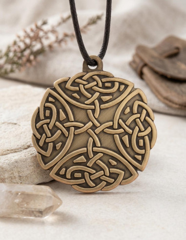 Celtic knot pendant 4 directions