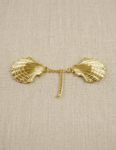 Cloak closure brooch