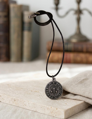 Comissa cross pendant (3.3 cms.)