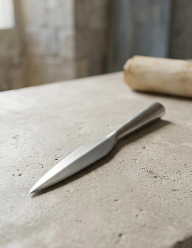 Medieval spearhead, 28.5 cms.