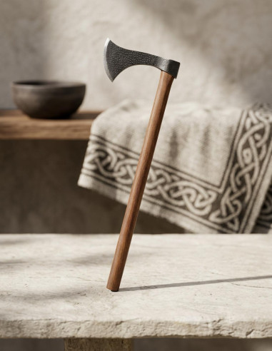 Francisca axe, 81 cms.