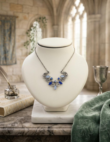 Pendant with crystal pearls