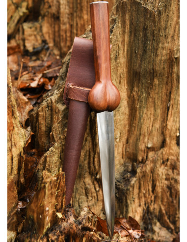 Testicular dagger with scabbard
