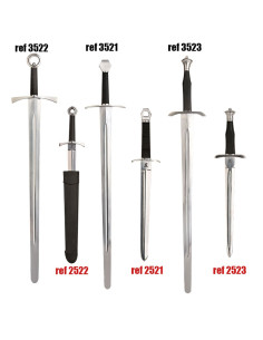 Arming combat dagger