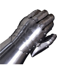 Functional Gothic gauntlets, s. fifteenth 2