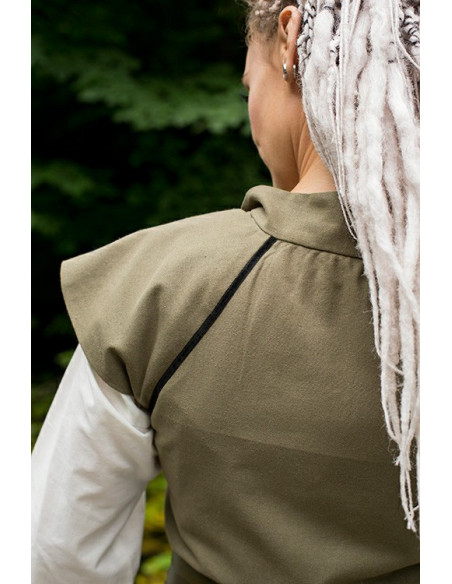 Medieval vest woman Tristan