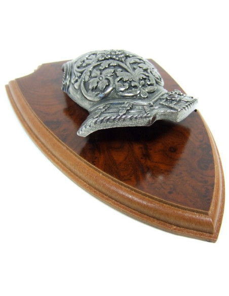 Armor Set with Breastplate and 2 Swords